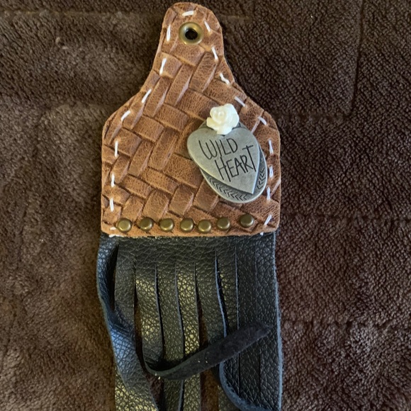 Leather ear tag keychain - Picture 1 of 3
